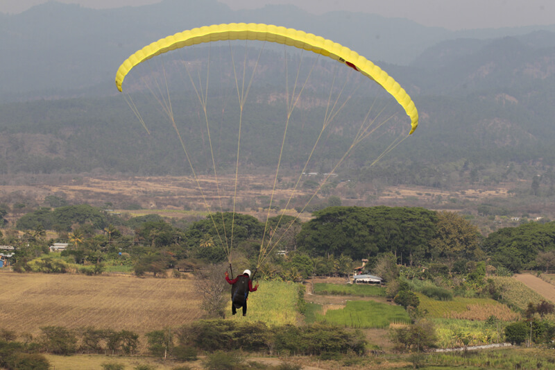 Parapentismo en Villa de San Francisco.