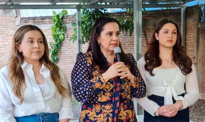 Ana García, Isabella y Daniela Hernández 