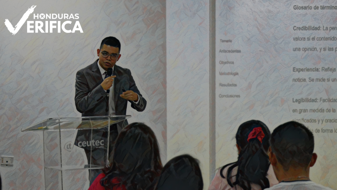 Licenciado Eduardo Dominguez exponiendo investigación en Ceutec.